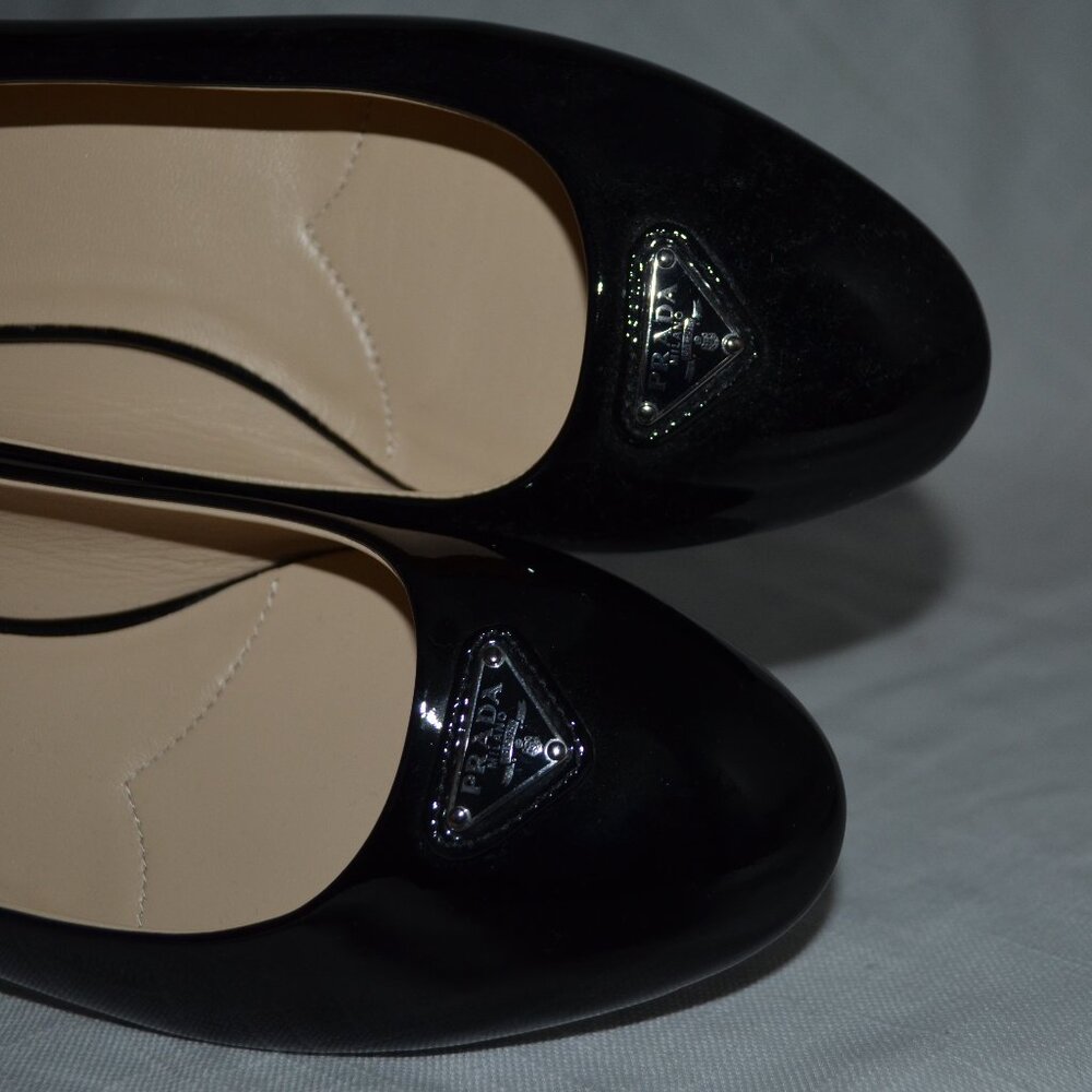 New $950 Sz 37.5 7 Prada Black Patent Leather Logo Ballerina Flat - Picture 11 of 13